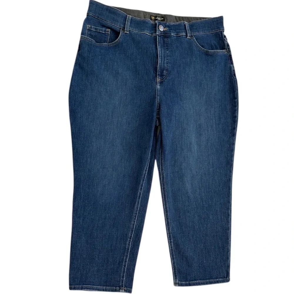 Lee Plus Women’s Relaxed Fit Tapered Leg High Rise Denim Blue Jeans 20W Medium